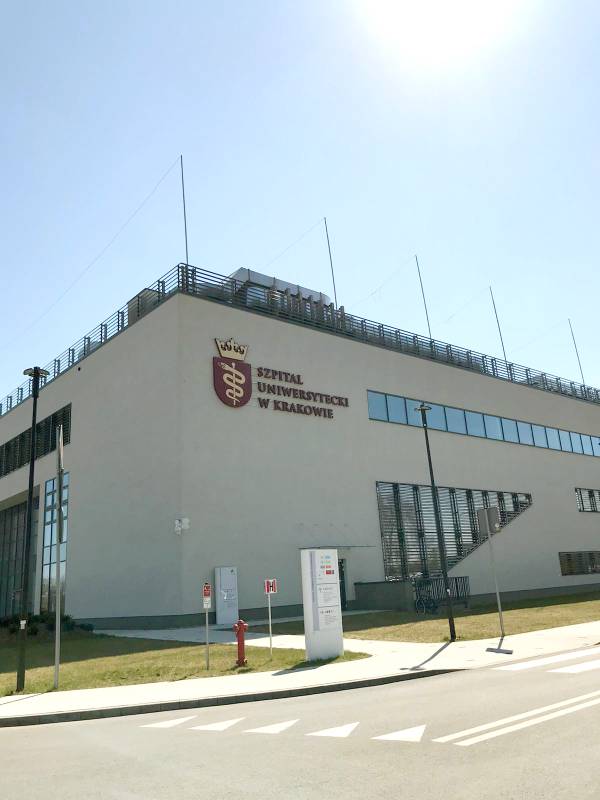  Dary przekazane zostały dnia 9 kwietnia 2020 roku dla Szpitala Uniwersyteckiego w Krakowie zlokalizowanego